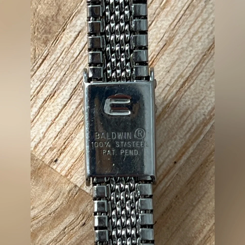 Waltham 17 Jewels Rare Vintage Mechanical Ladies Watch Stainless Dial Bracelet